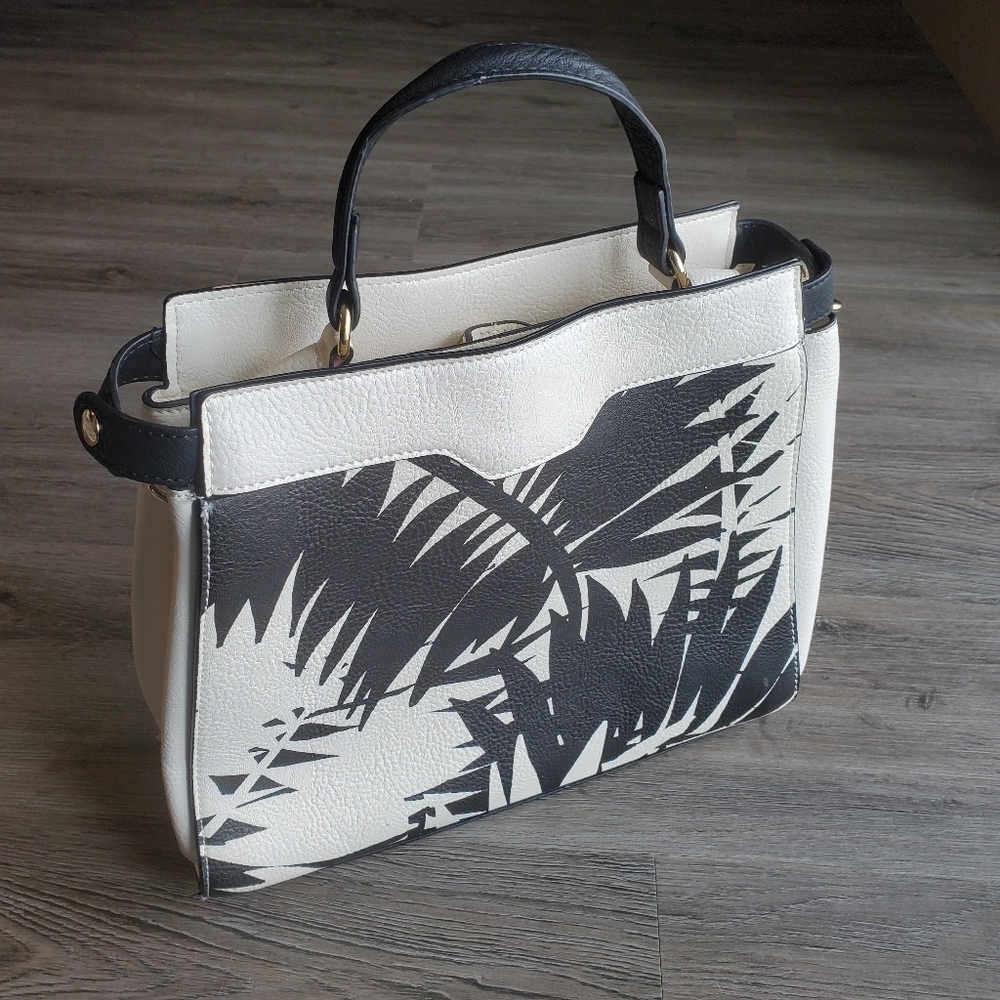 Purse - Picture 3 of 8